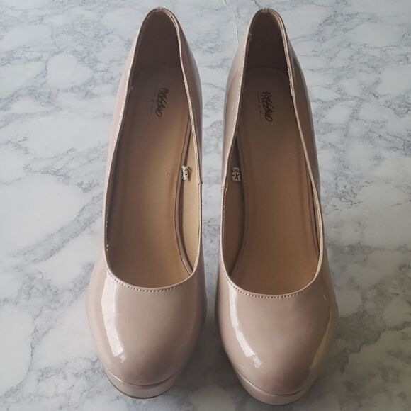 Nude Stilletos - Picture 2 of 9